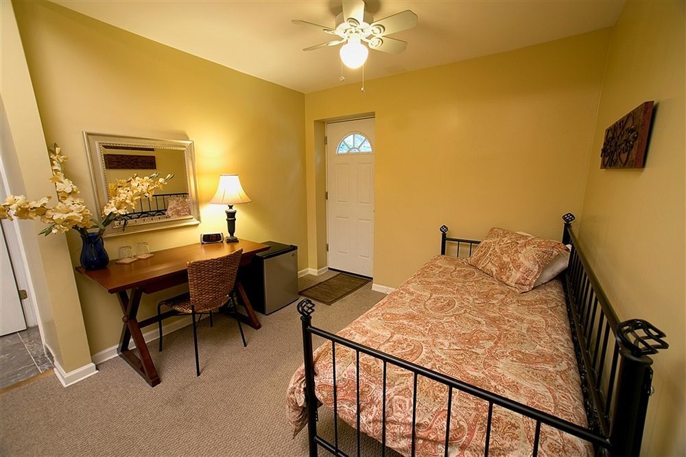 Wicker Park Inn Чикаго Экстерьер фото